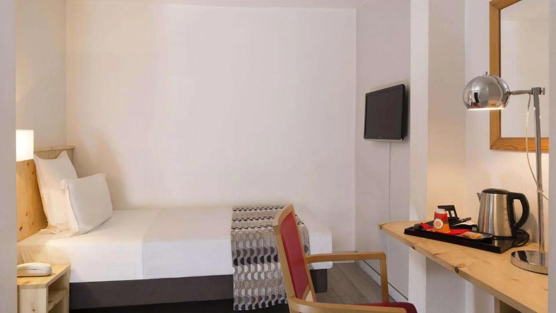 Hotel Le Compostelle Paris