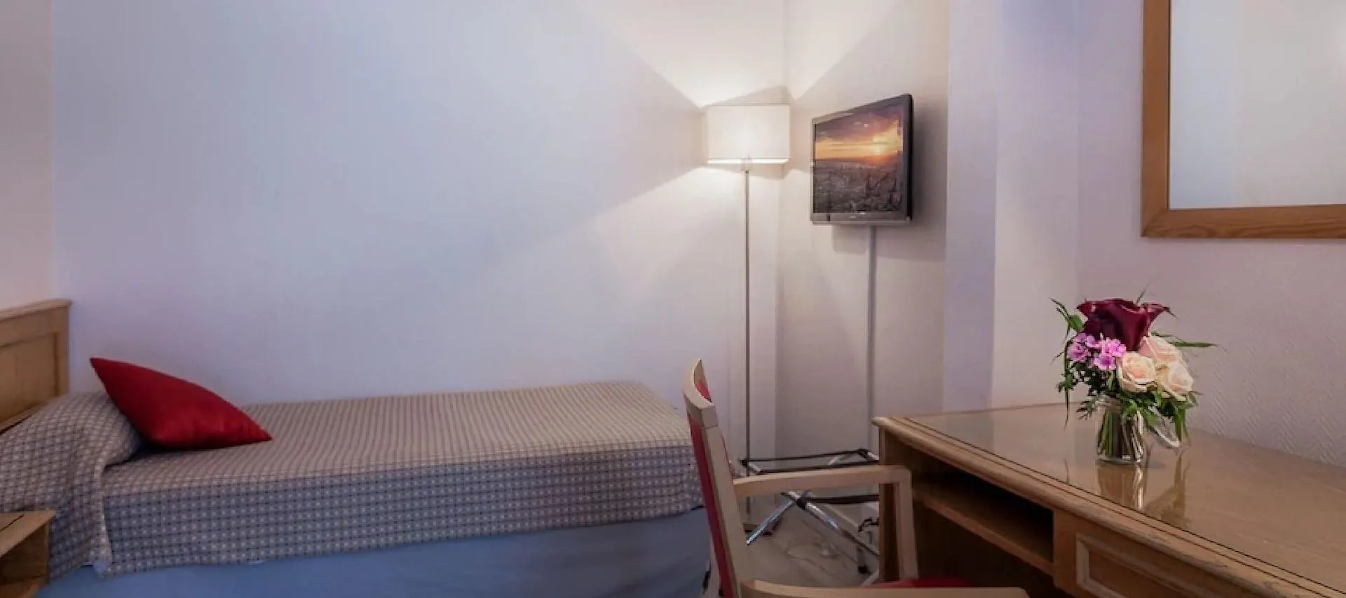 Le Compostelle Hotel Paris