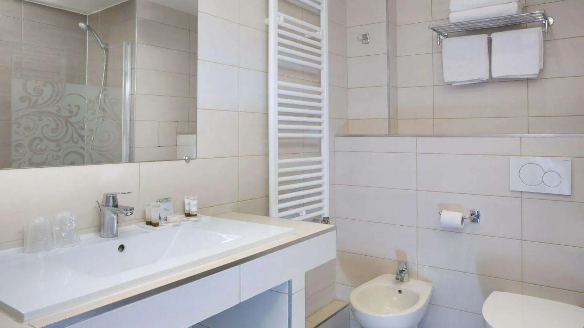 Hotel Le Compostelle Paris