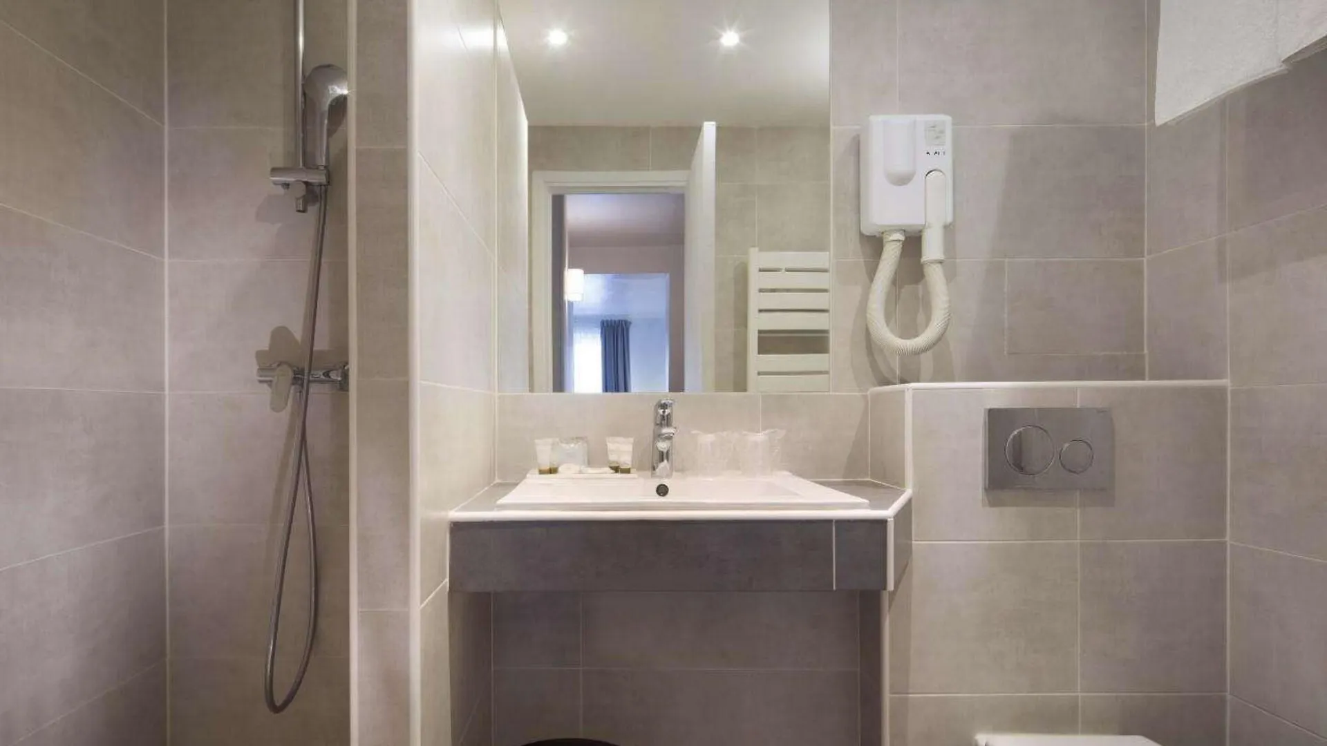 Hotel Le Compostelle Paris
